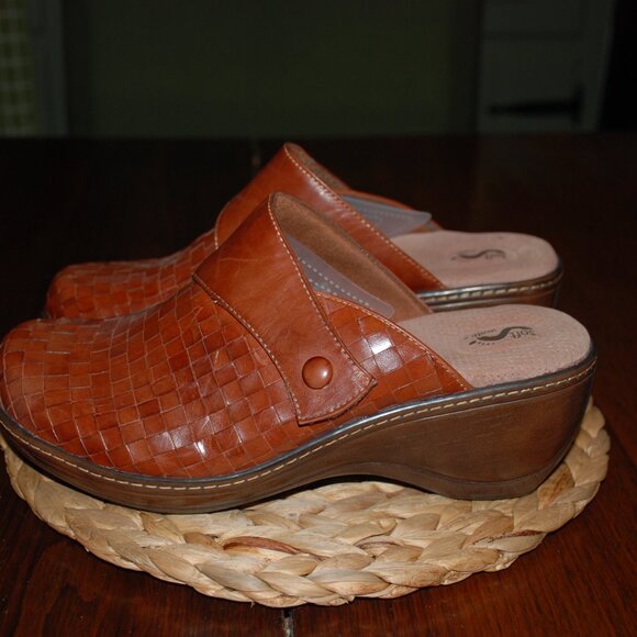 Brand New Softwalk Clogs - Picture 3 of 5